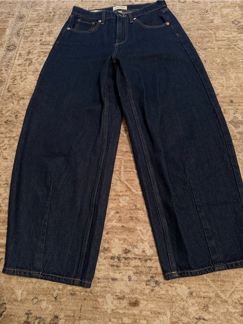 Target High Rise Barrel Jean. Size 4 - Picture 5 of 7